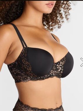 NWT | Black and Gold Lace lightly Lined Demi Underwire Bra | 32DDD